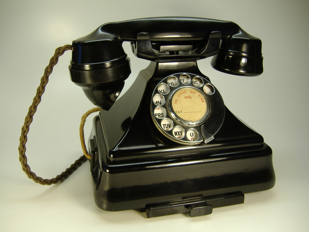 Classic 1940's British Bakelite Telephone